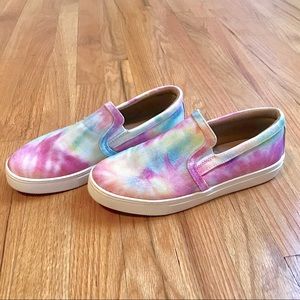 Francesca’s tie dye slip on sneaker- size 8M
